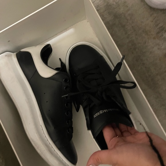 Mens Alexander McQueen shoes - Picture 3 of 3